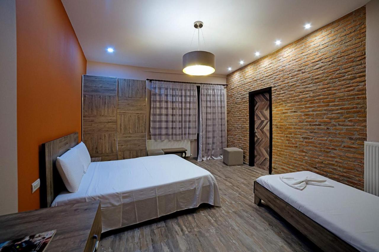 Hotel Vila Lako Korce Extérieur photo