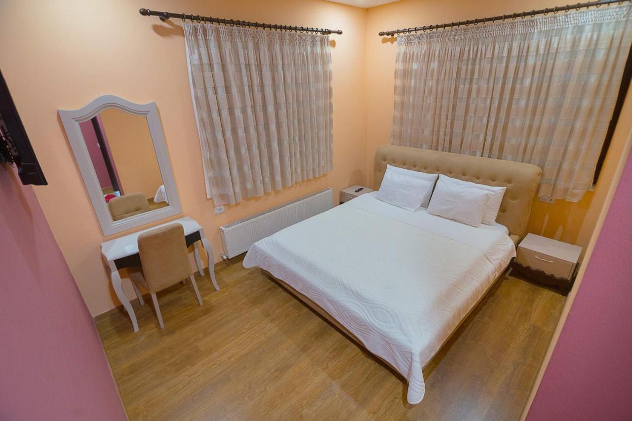 Hotel Vila Lako Korce Extérieur photo