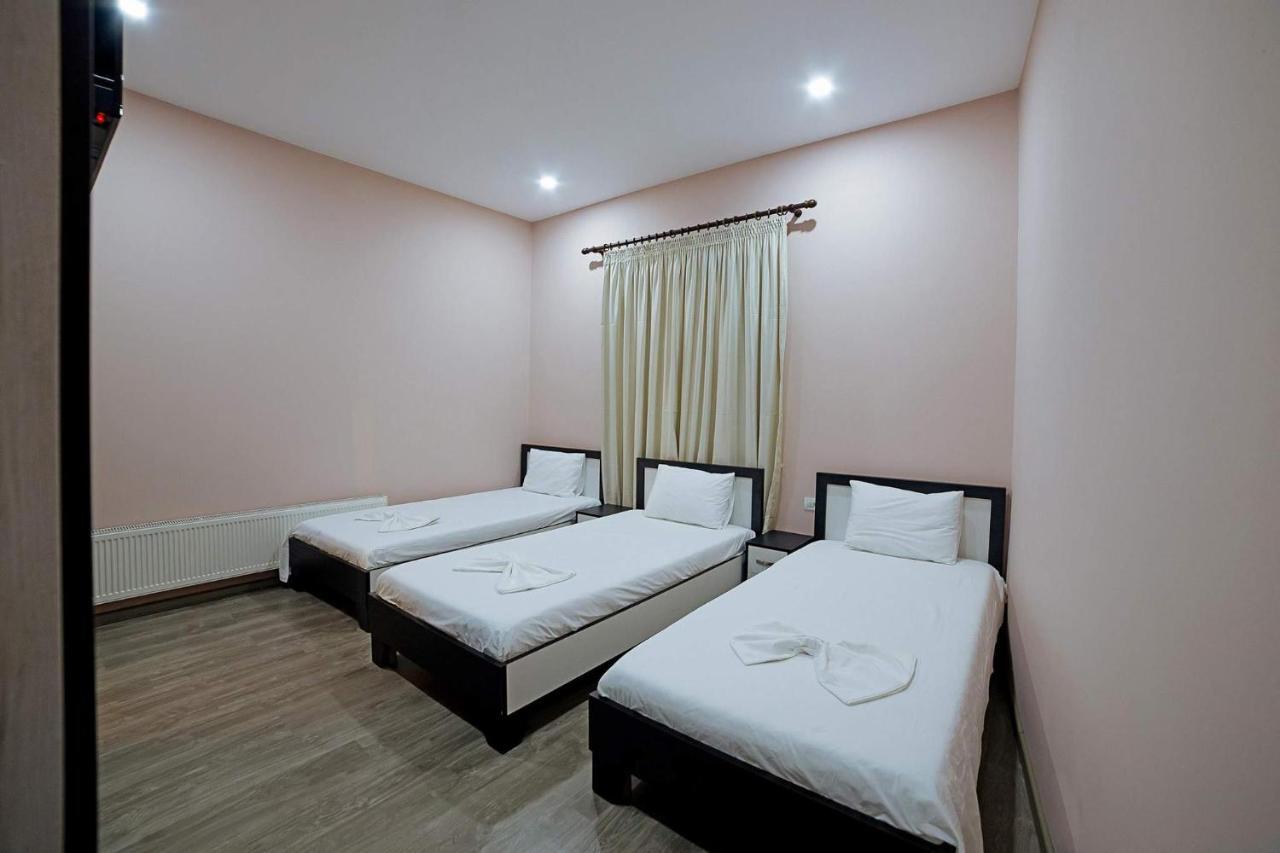 Hotel Vila Lako Korce Extérieur photo