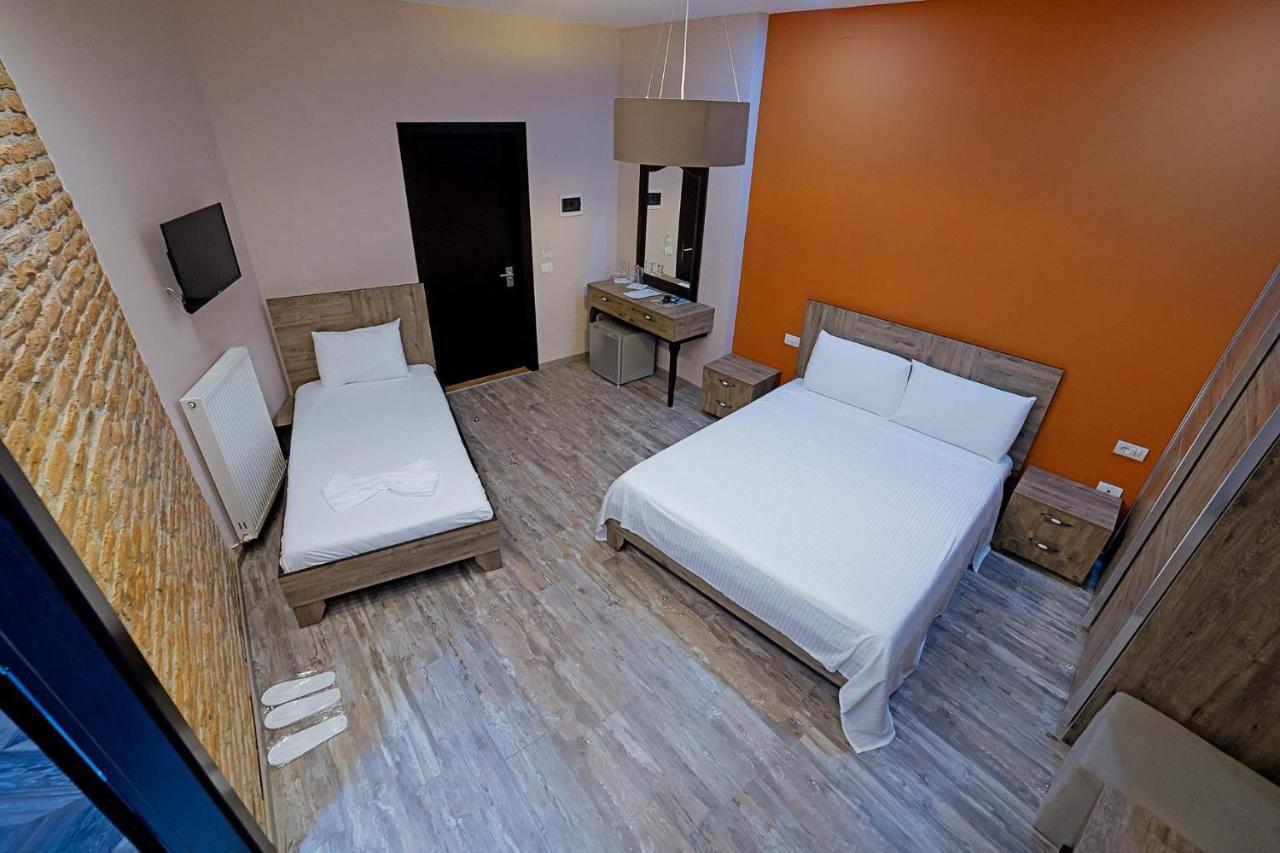 Hotel Vila Lako Korce Extérieur photo