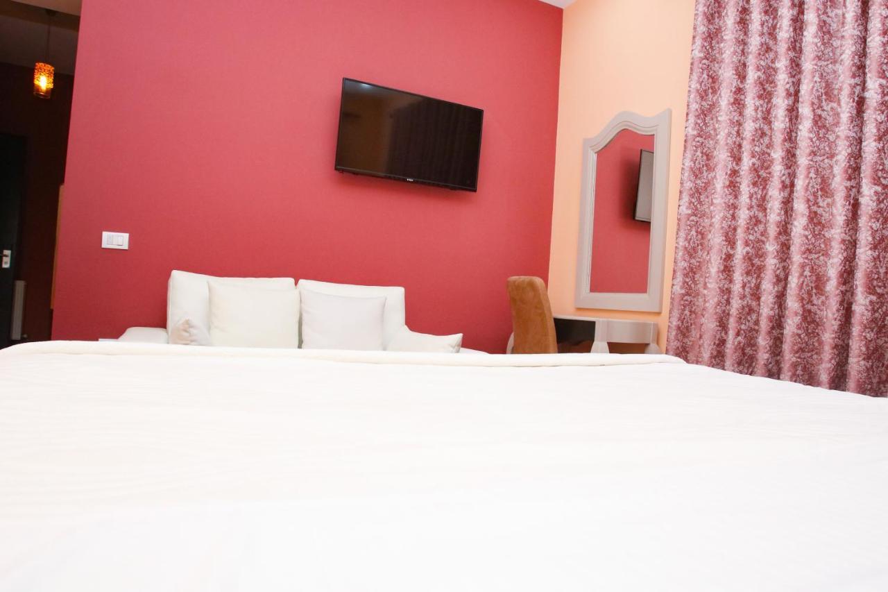 Hotel Vila Lako Korce Extérieur photo