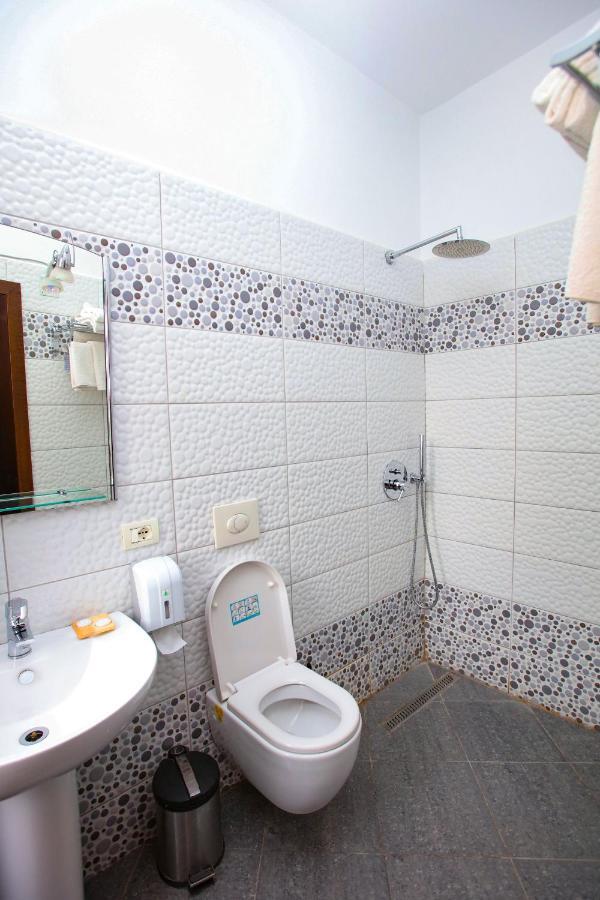 Hotel Vila Lako Korce Extérieur photo