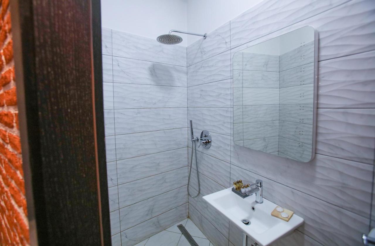 Hotel Vila Lako Korce Extérieur photo